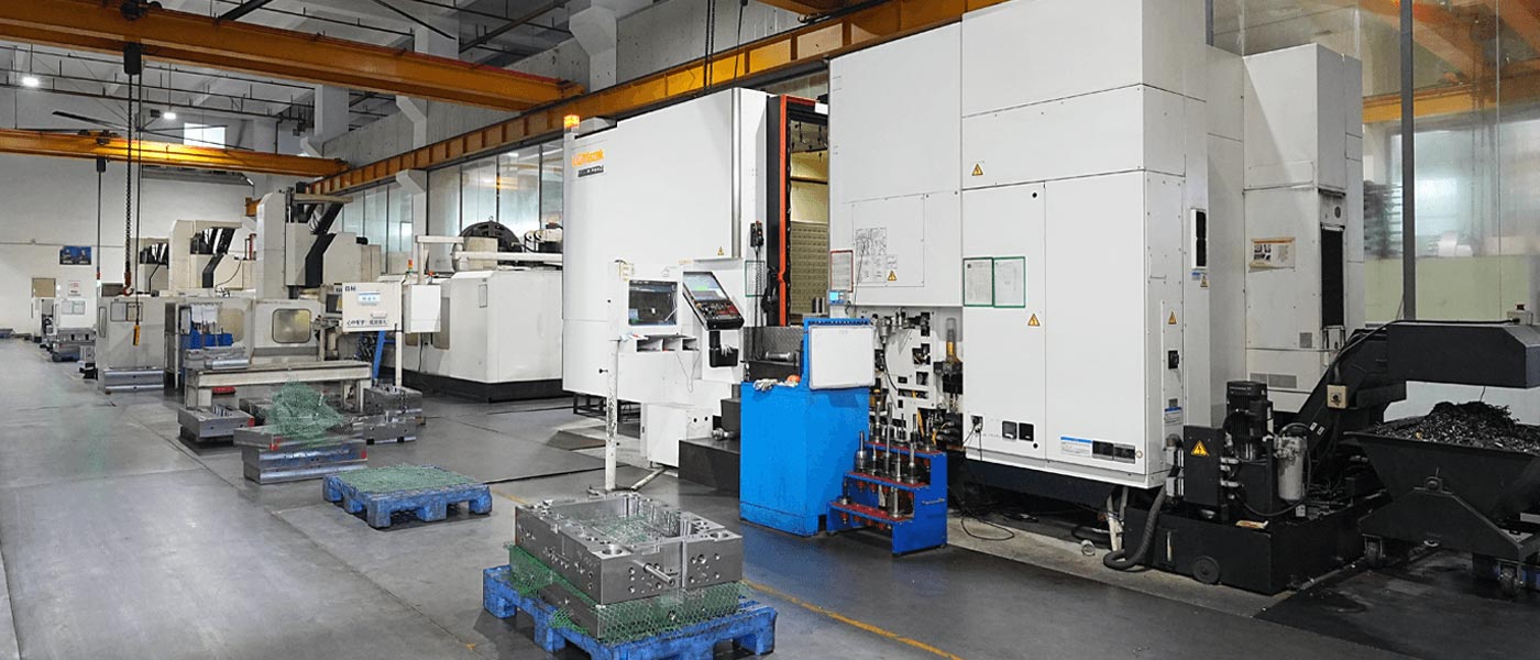 Large Mold Machining Workshop